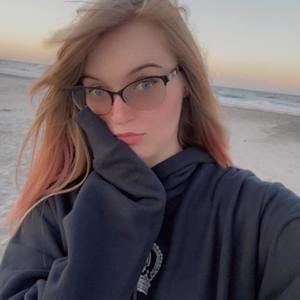 Meet your Posher, Cassandra